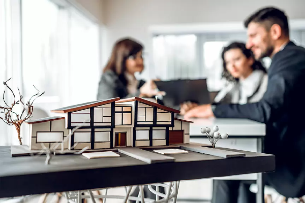 Should Property Developers Hire Agents to Find the Best Deals?