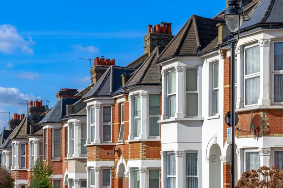 UK House Prices Now 900% the Average Annual Salary